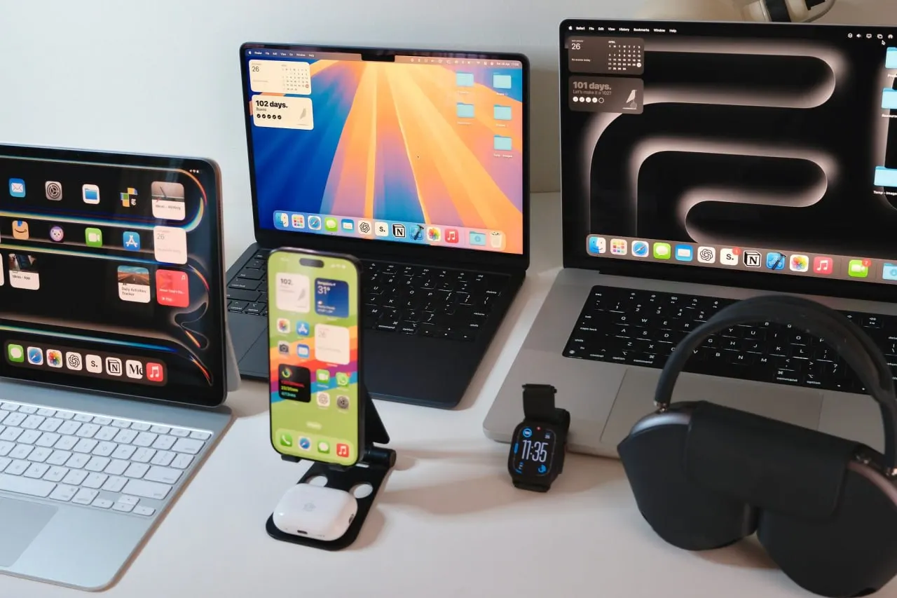 Антимонопольная служба заявила, что Apple частично выполнила требование, но предустановку нацмессенджера и магазина приложений не реализовала; компании может грозить штраф.
