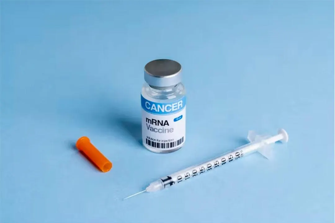 Компании Moderna и Merck достигли положительных результатов в персонализированных мРНК-вакцинах против меланомы; рост акций и расширение возможностей лечения в системе здравоохранения.