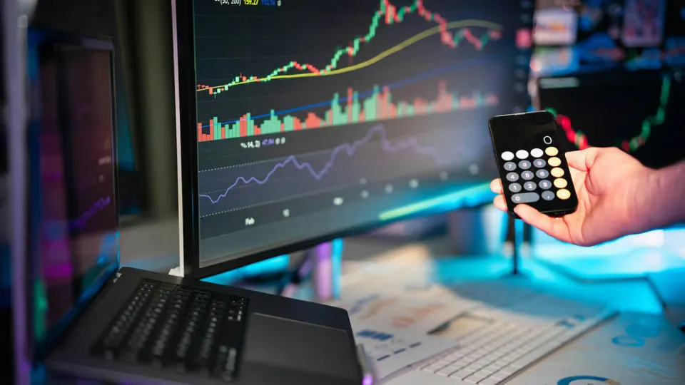 Глава банка ПСБ предупредил о возможности блокировок USDT и объяснил, что эмитент стаблкоина сохраняет контроль над обращением, что подчеркивает зависимость цифрового инструмента от доллара и риски для пользователей.