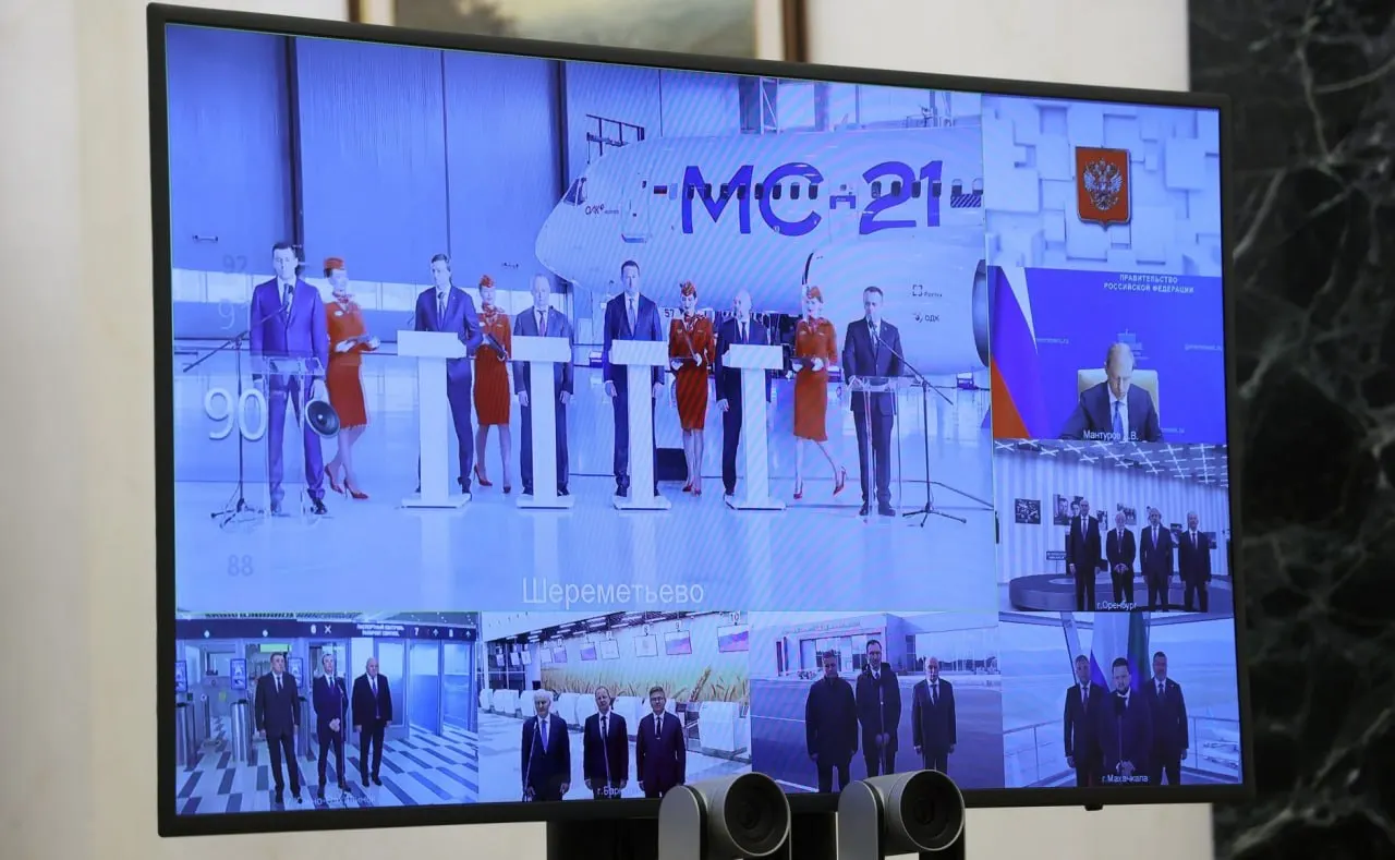 Авиакомпания планирует использовать отечественные среднемагистральные самолёты МС-21-310 на направлениях, включая Омск, Новосибирск и Красноярск; первые рейсы будут выполняться из Москвы в европейскую часть России и по Волге, затем география полётов расширится.