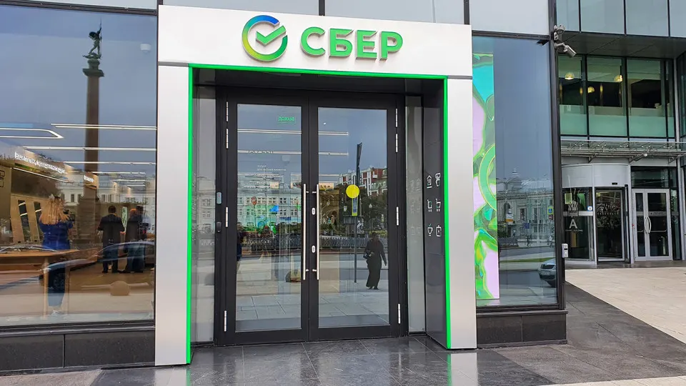 Квартальная отчетность крупнейшего банка страны отражает рост проблемных активов и рисков для корпоративного сектора на фоне продолжавшегося цикла высоких ставок.