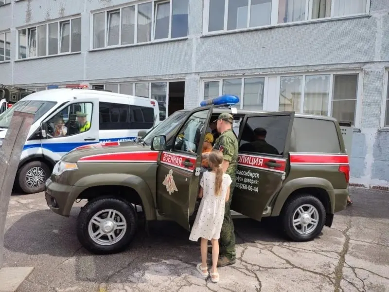 Проект расширяет полномочия военной полиции: опрос граждан, проверку документов, обследование объектов и розыск, включая возможность работать в гражданской одежде по решению начальника.