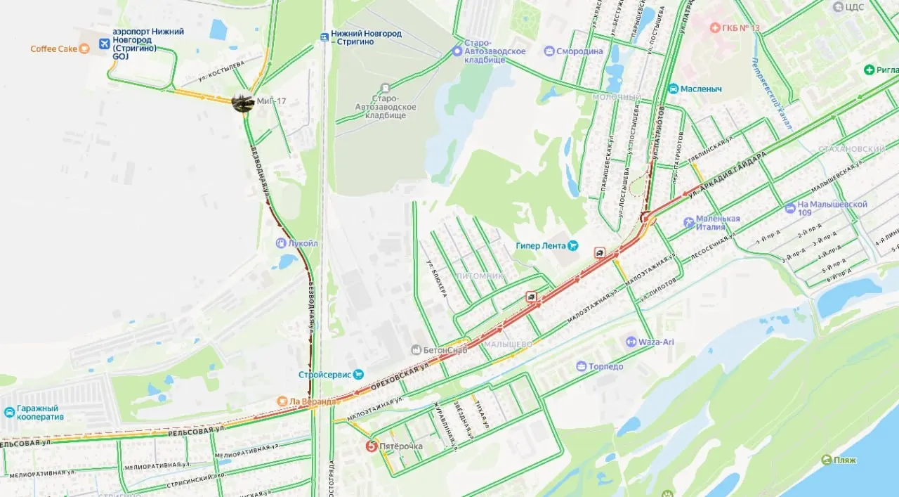 В Нижнем Новгороде образовались пробки на нескольких улицах после ДТП у Автозавода и из-за дорожного ремонта у Мызинского моста.