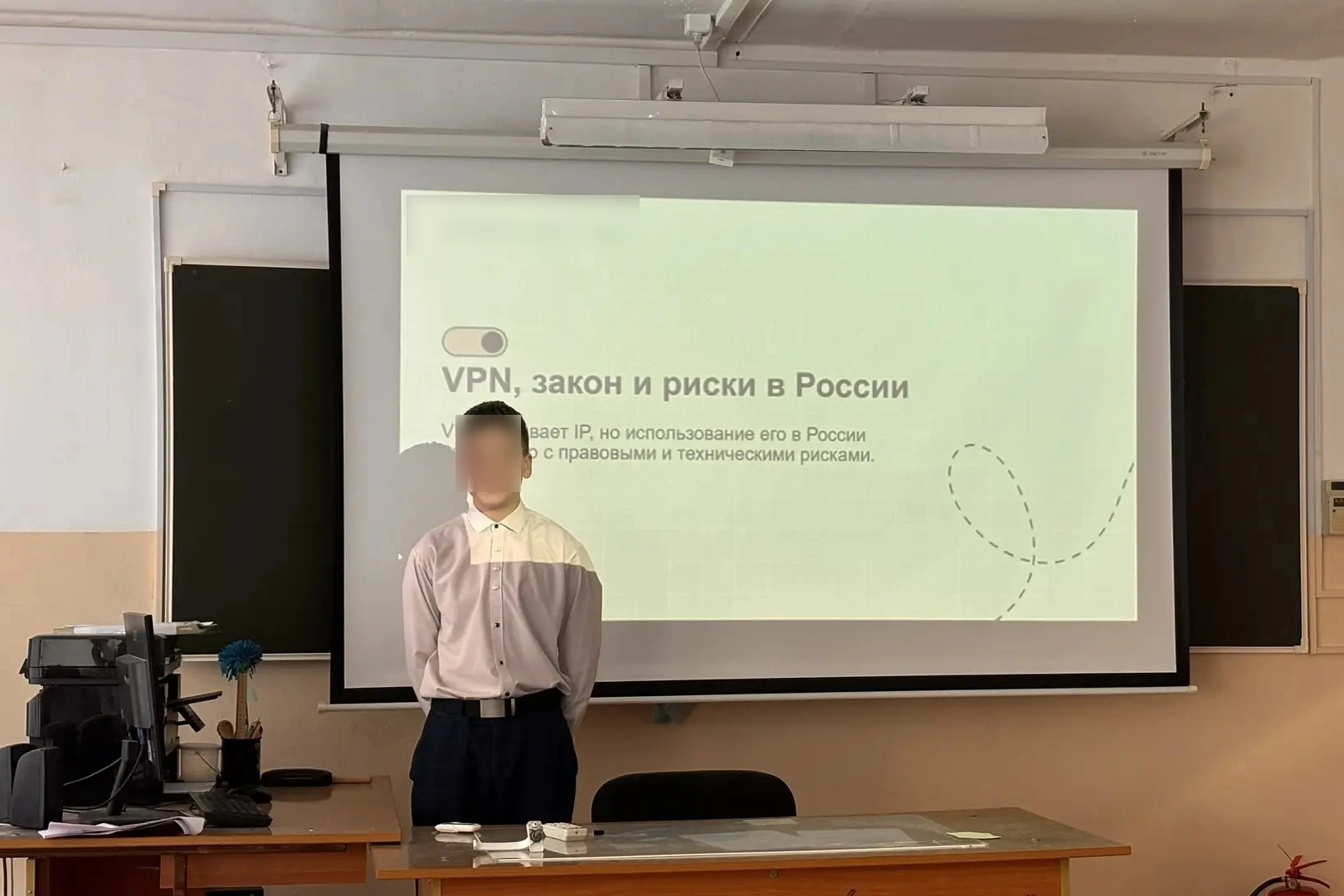 В учебных заведениях разных регионов России начали системно проводить занятия и беседы о рисках использования VPN‑сервисов, утечке персональных данных и правовых последствиях онлайн-активности школьников.