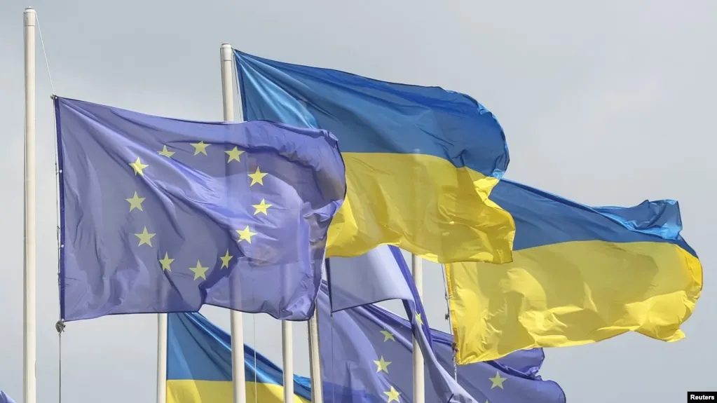 Евросоюз единогласно одобрил изменения в бюджет, открывшие путь к кредиту Украине на 90 млрд евро и 20-му пакету санкций против России. Первый транш Киев ожидает к концу мая – началу июня, средства направят на армию, производство оружия и поддержку населения.