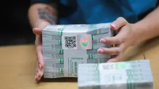 Россияне рекордно нарастили объём наличных на&nbsp;фоне сбоев интернета и&nbsp;усиления контроля за&nbsp;переводами