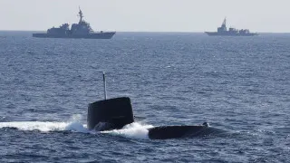 Правительство Японии радикально пересмотрело послевоенную доктрину и разрешило экспорт летальных видов оружия, открыв путь к крупным сделкам с партнерами в Азии, Европе и других регионах при условии жесткого контроля поставок.