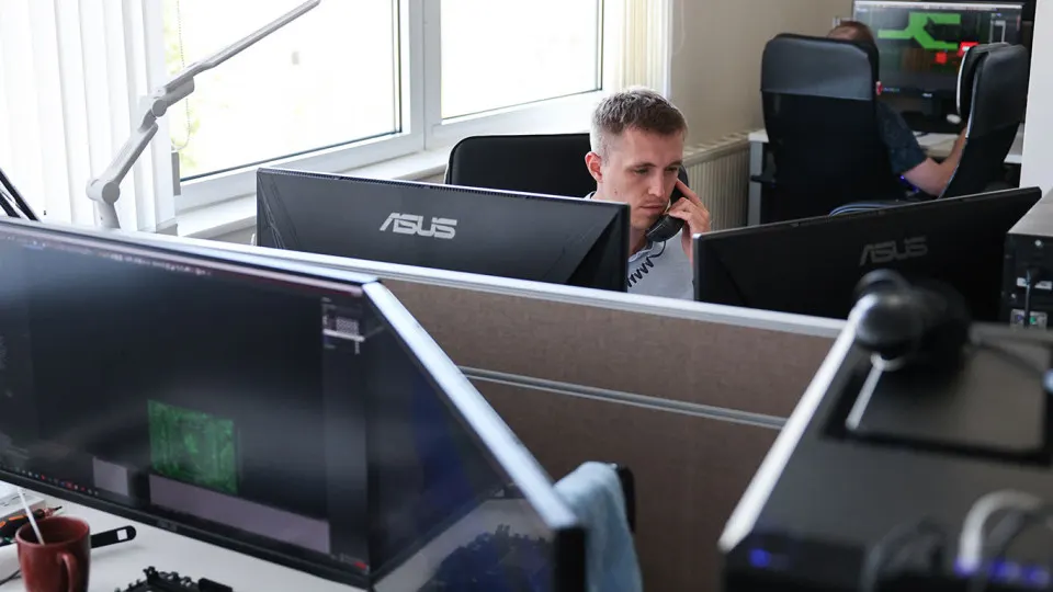 Российские компании планируют использовать иностранное программное обеспечение как минимум до 2030–2031 годов, сохраняя смешанную ИТ-инфраструктуру, тогда как власти обсуждают ужесточение требований по переходу на отечественный софт.