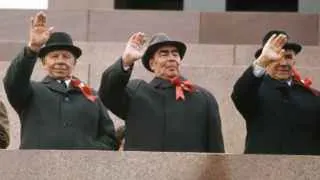 Из‑за массовых атак украинских БПЛА на российские нефтеперерабатывающие заводы правительство вводит фактическое госпланирование производства бензина и дизеля, а также берёт под строгий контроль цены на АЗС до конца 2026 года.