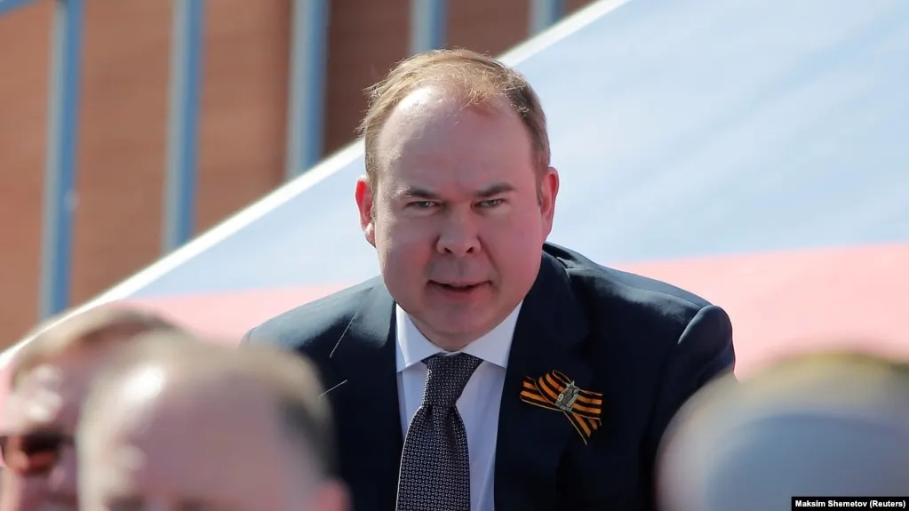 Мать главы администрации президента и мать первого вице-премьера, по данным расследования, выдавали многомиллионные займы оборонной группе «Сфера» и получили в итоге миллиарды рублей с учётом процентов и переуступленных долгов.