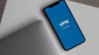 Российские пользователи VPN могут уже в ближайшие дни лишиться возможности оплачивать сервисы с отечественных банковских карт, а хостинг‑провайдеров обяжут отключать серверы, обеспечивающие доступ к заблокированным ресурсам.