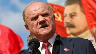 Лидер КПРФ Геннадий Зюганов в Госдуме заявил, что экономика России «провалилась до дна» и без срочных мер страну к осени может ожидать ситуация, схожая с 1917 годом, отметив, что власть не слышит предупреждений коммунистов, но отреагировала на обращение блогера Виктории Бони к президенту.