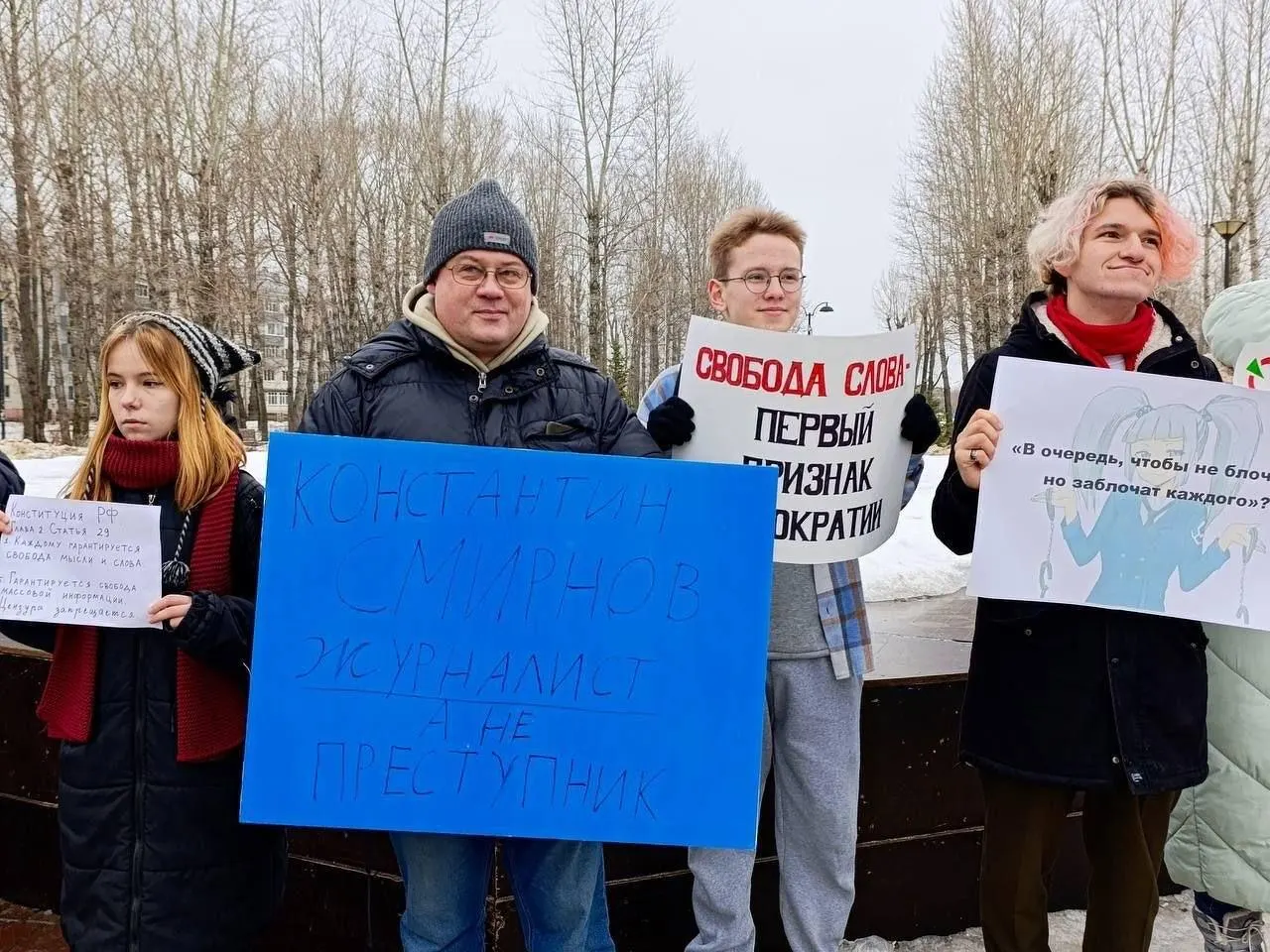 Конституционный суд не стал пересматривать жалобу Руслана Зинатуллина, оштрафованного на 250 тысяч рублей после пикета в защиту журналиста; политик ссылался на позицию КС 2018 года.