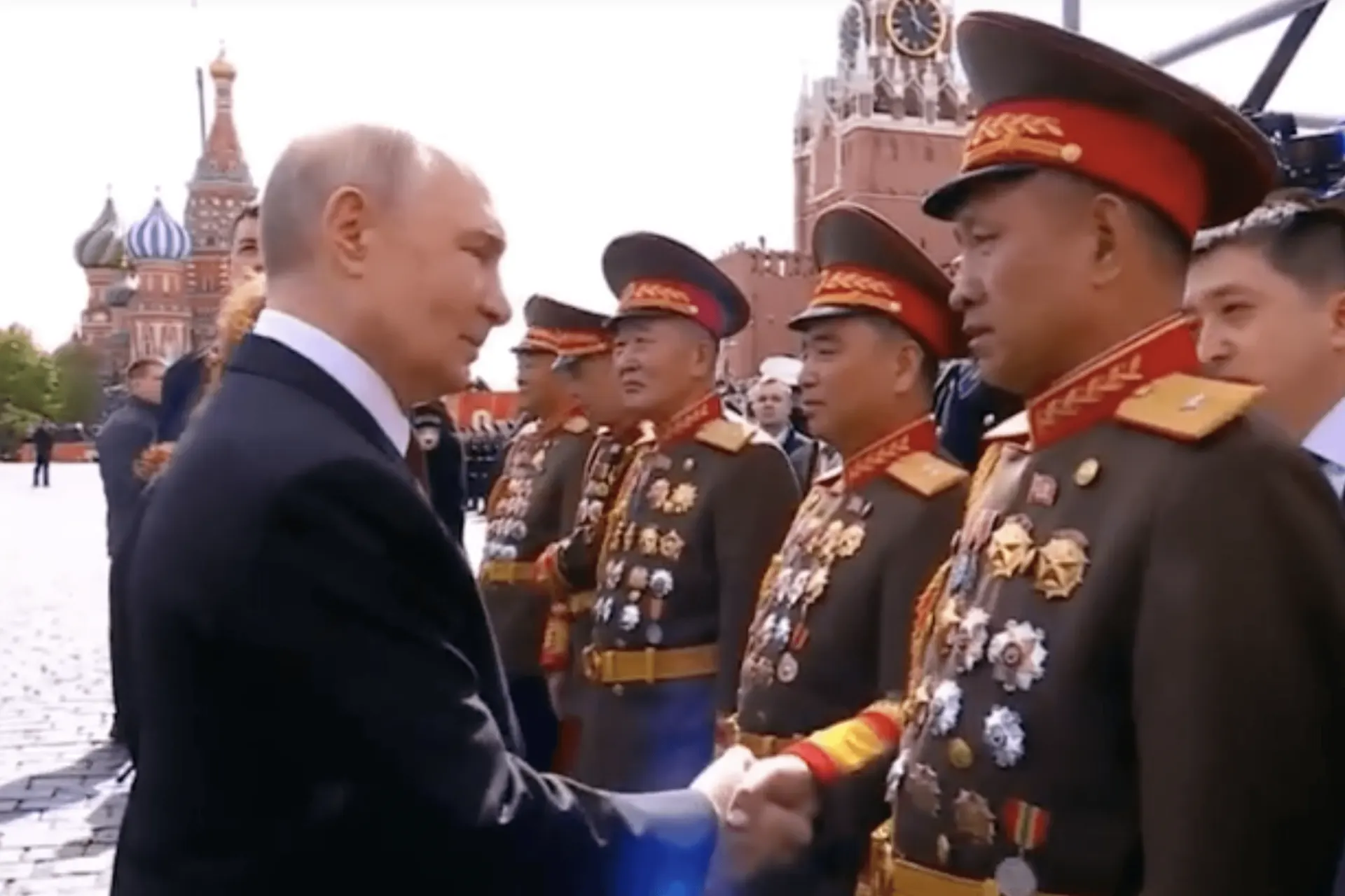 После открытия музея в Пхеньяне появились фотографии с церемонии награждения российских медалей северокорейским военным; официальных подтверждений со стороны Кремля пока нет.