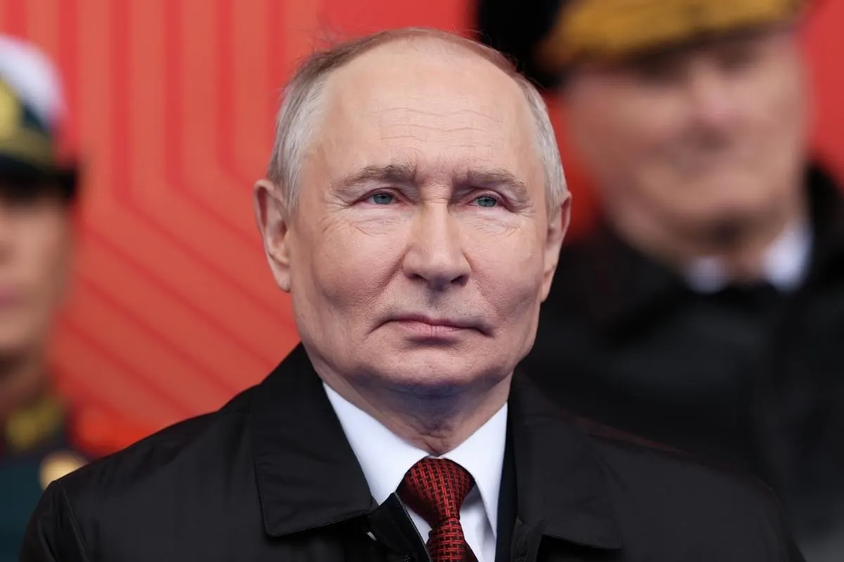Указ вводит особую процедуру: совершеннолетние иностранцы и лица без гражданства, постоянно проживающие в Приднестровье, смогут подать заявление в российских диппредставительствах и консульствах.