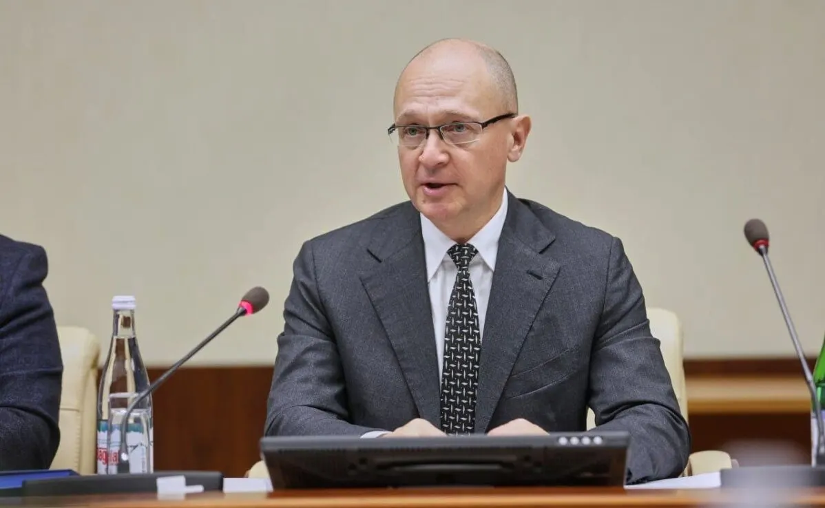 В российской элите растёт раскол: политический блок администрации президента, ориентированный на политтехнологии, противостоит Второй службе ФСБ, выступающей за жёсткий контроль. Это отражается в репрессиях, ограничениях интернета и ужесточении охраны главы государства.