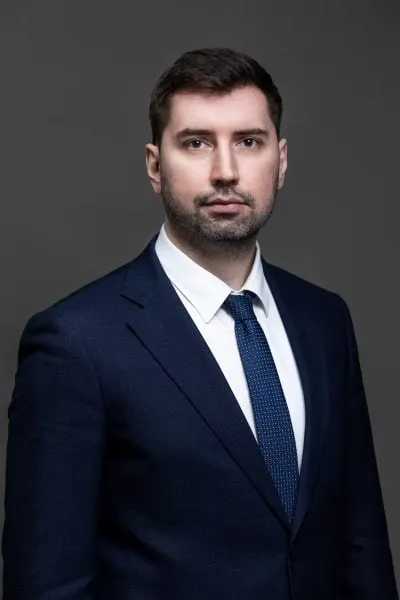 Ранее возглавлявший министерство экономического развития Денис Исмагилов временно возглавил пост заместителя председателя правительства региона; кандидат на место министра пока не объявлен.