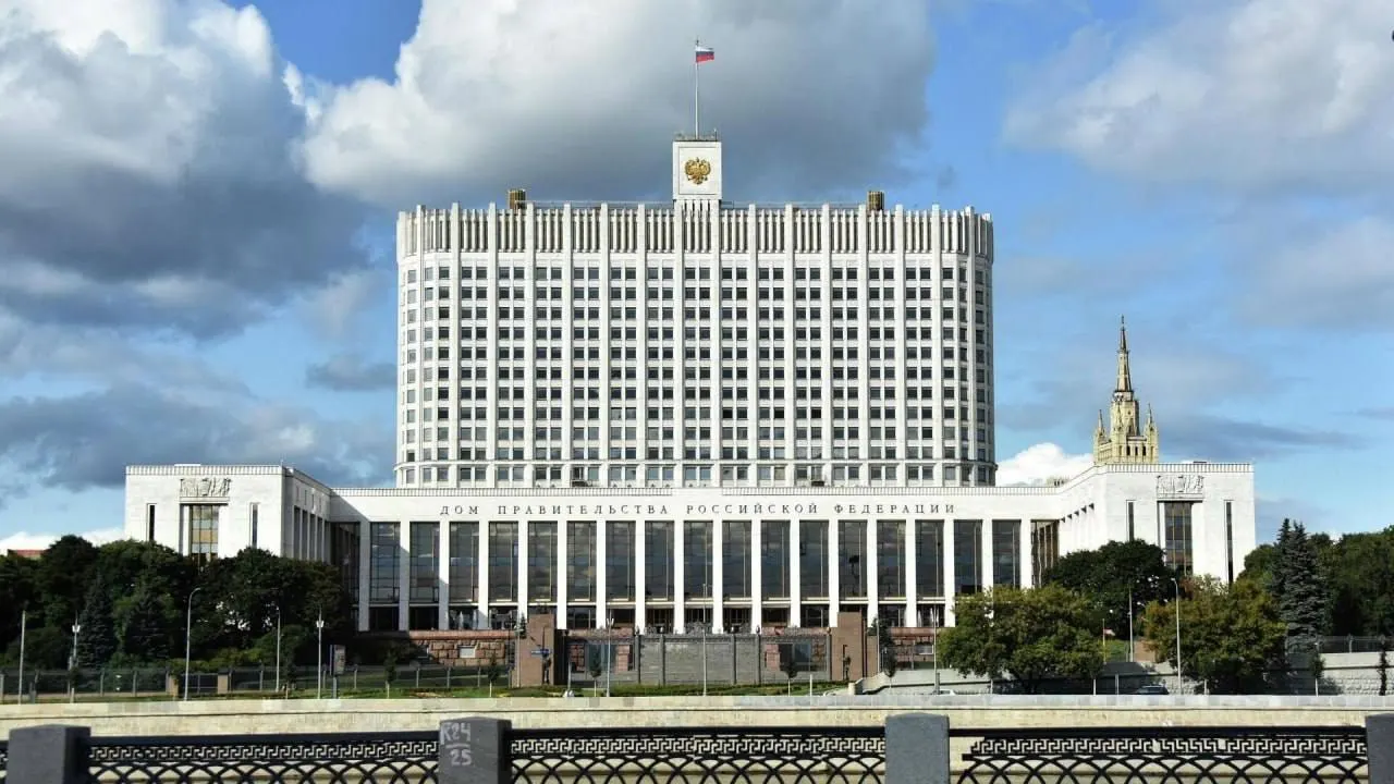 В Госдуму внесён проект о полной или частичной компенсации утильсбора для семей с тремя и более детьми. В правительстве заявляют, что принятие инициативы приведёт к дополнительным бюджетным расходам при неуказанных источниках финансирования.
