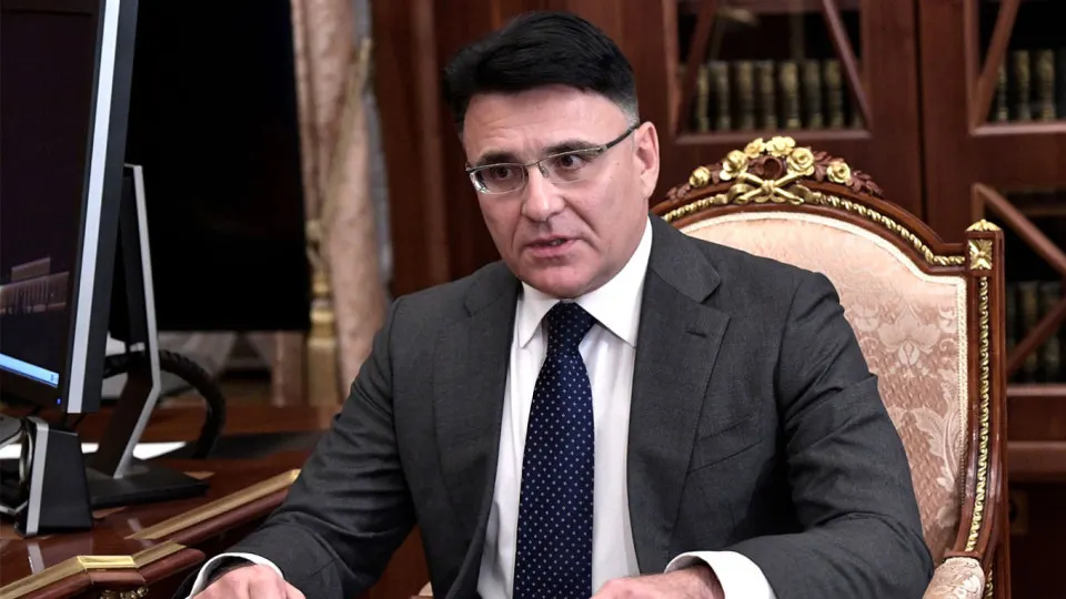 Руководитель холдинга заявил, что квотирование и система отбора иностранных картин освободят экранное время для российских лент и повысят качество кинопоказа. Вопрос квот уже поручено проработать Минкультуры.