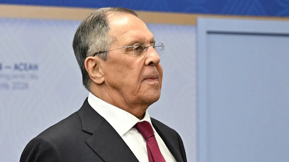 После ночной самой масштабной атаки дронов на Московский регион в столице произошли пожары на НПЗ и торговом комплексе, были приостановлены авиарейсы. В МИД заявили о планах регулярных групповых ударов по объектам, влияющим на боеспособность ВСУ.