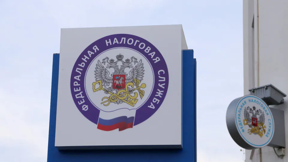 Федеральная налоговая служба предложила расширить налогооблагаемую базу и повысить ставки, чтобы сократить исторический дефицит местных бюджетов; эксперты предупреждают о росте долговой нагрузки и риске увеличения дефицита в следующем году.
