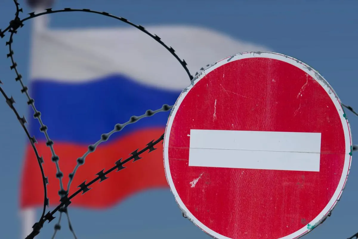Послы ЕС не смогли договориться о 21‑м пакете санкций: обсуждения перенесены до 22 июля, потолок цен на нефть временно сохранён, а Австрия и Греция выдвинули спорные требования.