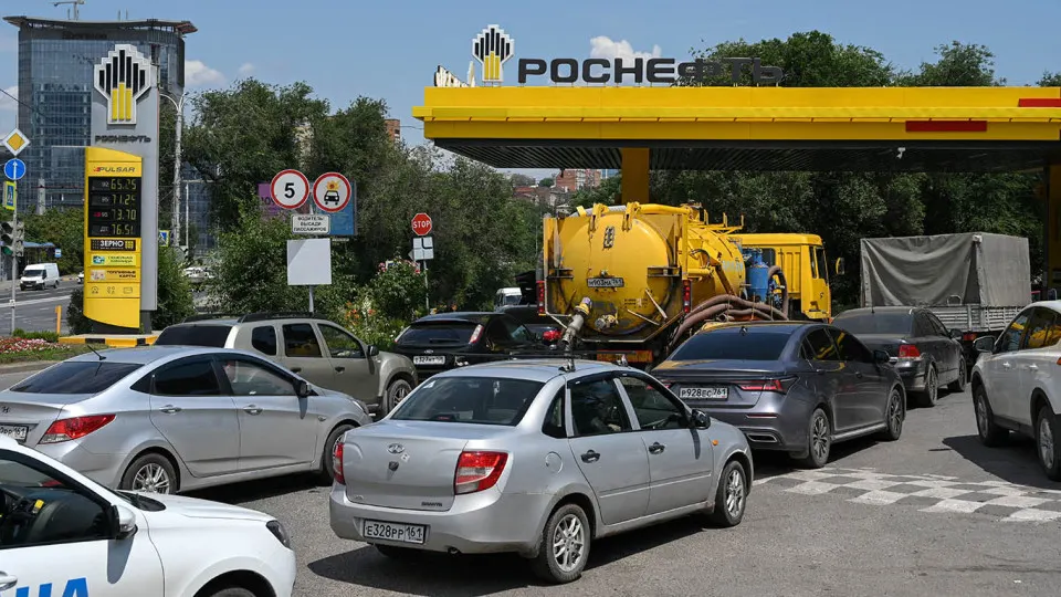 Власти разработали правовую основу для импорта дизеля с выплатой субсидий импортёрам — механизм повторит схему, уже действующую для бензина. Мера направлена на быстрое привлечение объемов топлива и стабилизацию поставок на внутреннем рынке.