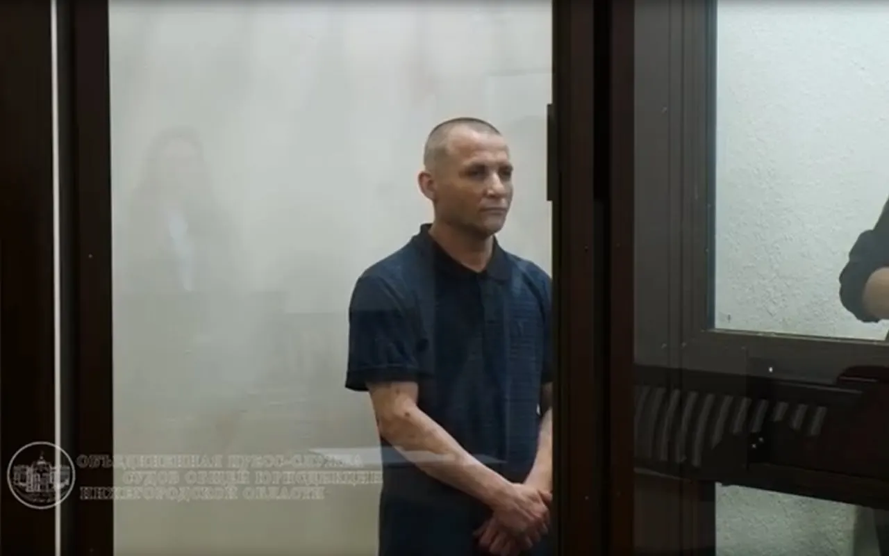 Нижегородский областной суд приговорил 42-летнего мужчину к 18 годам колонии строгого режима за двойное убийство на Автозаводе: арендатор убил хозяйку и её сожителя, затем расчленил тела и спрятал головы на гаражах.