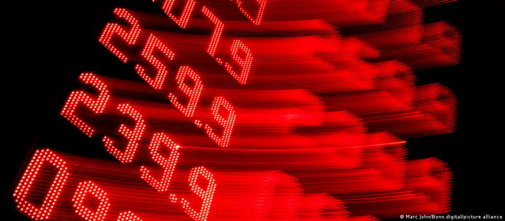 Атаки беспилотников по ключевым НПЗ вынудили ввести запрет на вывоз всех видов топлива, включая дизель. Решение сразу отразилось на глобальных ценах и цепочках поставок.
