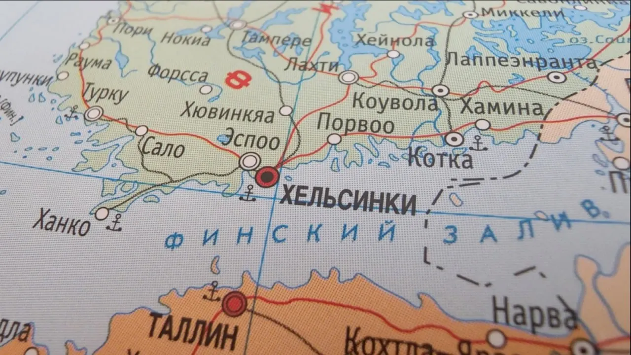С 1 июля Россия в восемь раз повысила таможенные пошлины на железнодорожные перевозки в Финляндию — поставки удобрений становятся убыточными и могут остановиться в ближайшие недели.
