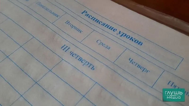 Вице‑спикер Госдумы Борис Чернышов предложил единовременные выплаты, сертификаты и гранты для школьников, которые заметно улучшили успеваемость; инициативу направили на рассмотрение вице‑премьеру Дмитрию Чернышенко.
