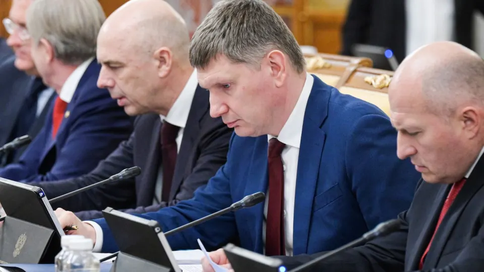По оперативным данным, ВВП РФ за январь–май вырос всего на 0,2%. Серьёзное региональное расслоение, стагнация промышленности и обвал инвестиций создают риски для экономики в оставшейся части года.