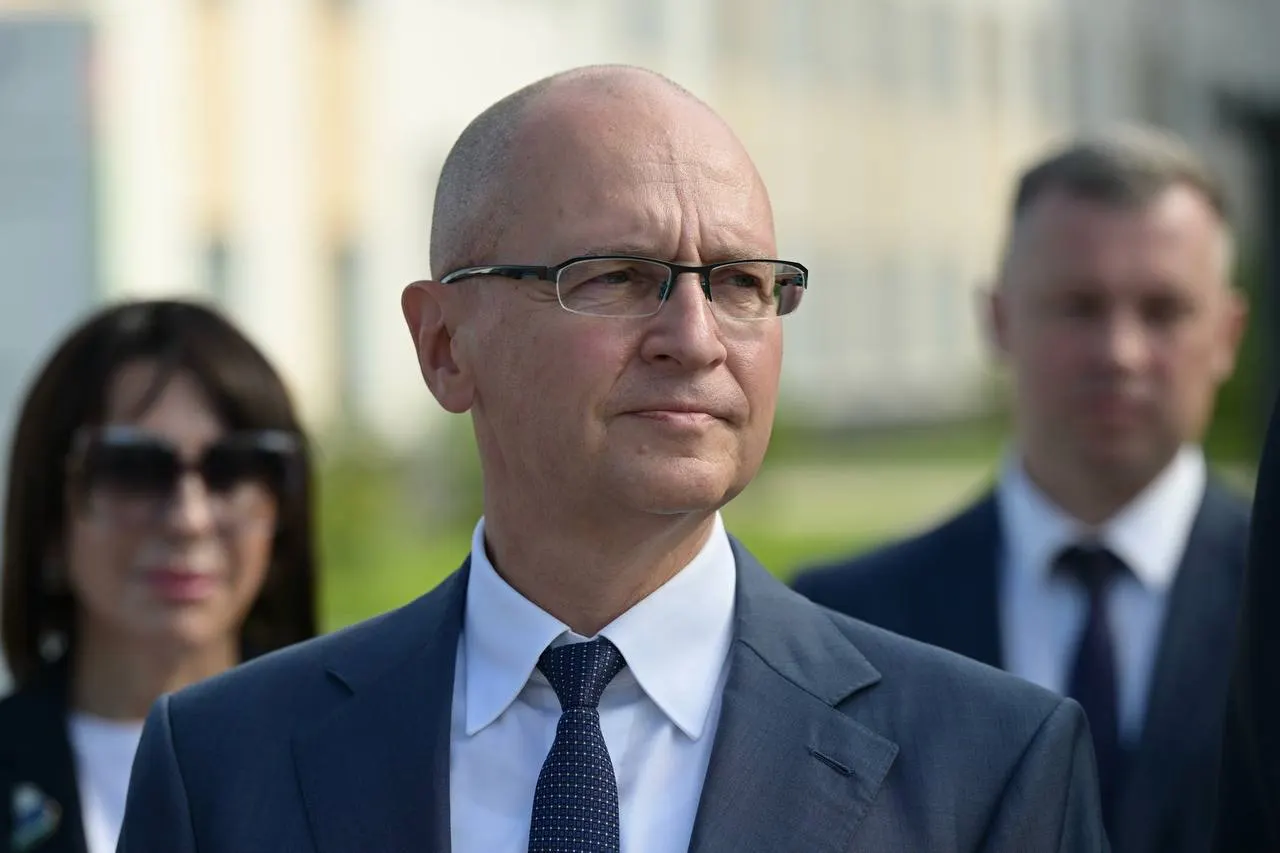 Первый заместитель главы администрации президента Сергей Кириенко прилетел в Екатеринбург, чтобы проверить подготовку к фестивалю, совместно с Денисом Паслером. Ожидается участие около десяти тысяч гостей из 190 стран, 650 мероприятий и около двух тысяч артистов; безопасность будет приоритетной. Также обсуждают вероятность визита Владимира Путина.