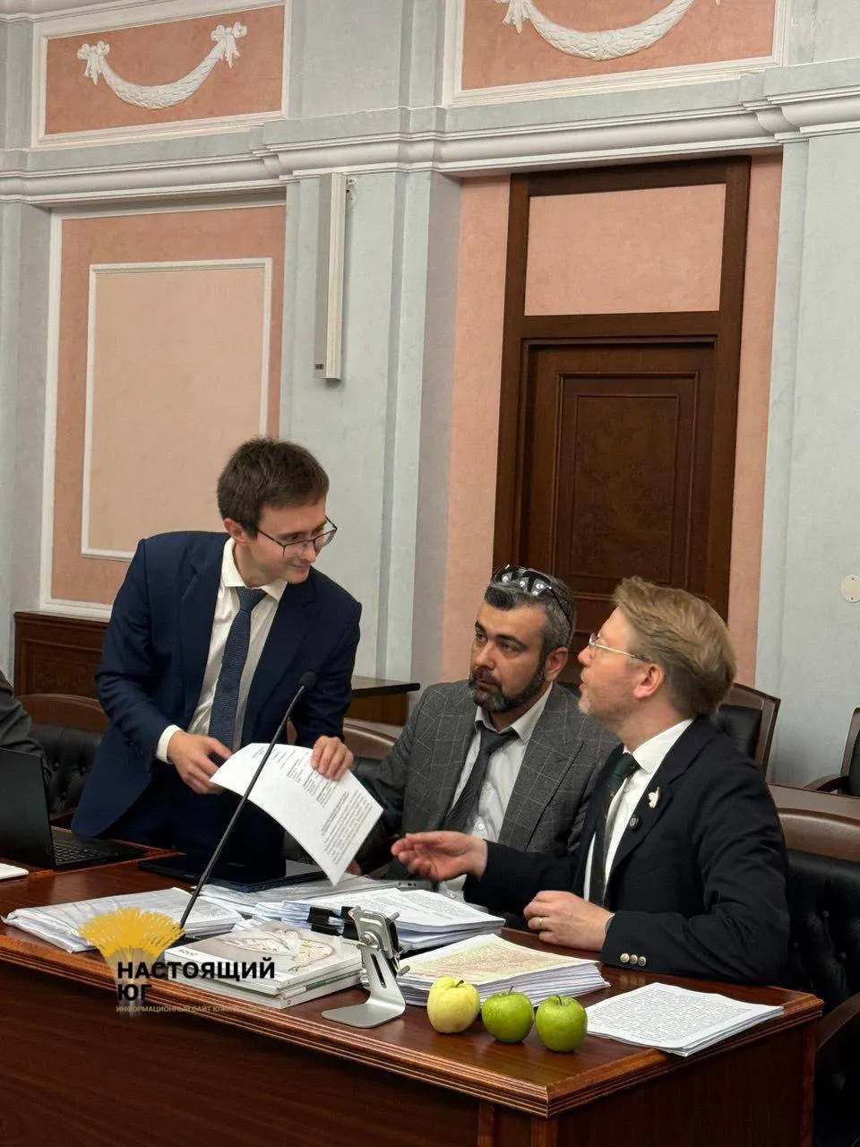 На слушании Верховного суда представитель ЦИК заявил о нарушениях со стороны партии Яблоко в предвыборной агитации и авторских правах.