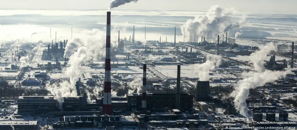 После ударов по объектам Лукойла три НПЗ остановлены; активен остаётся только НПЗ в Ухте.