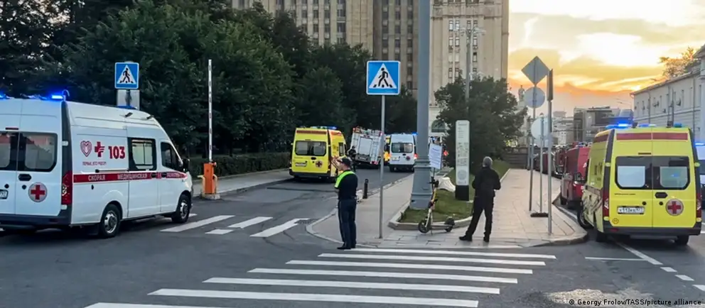 Вечером 1 августа у входа в ресторан на Кудринской площади прогремел взрыв. По данным следствия, в результате инцидента погибли несколько человек, силовики рассматривают версию покушения на главнокомандующего ВКС.