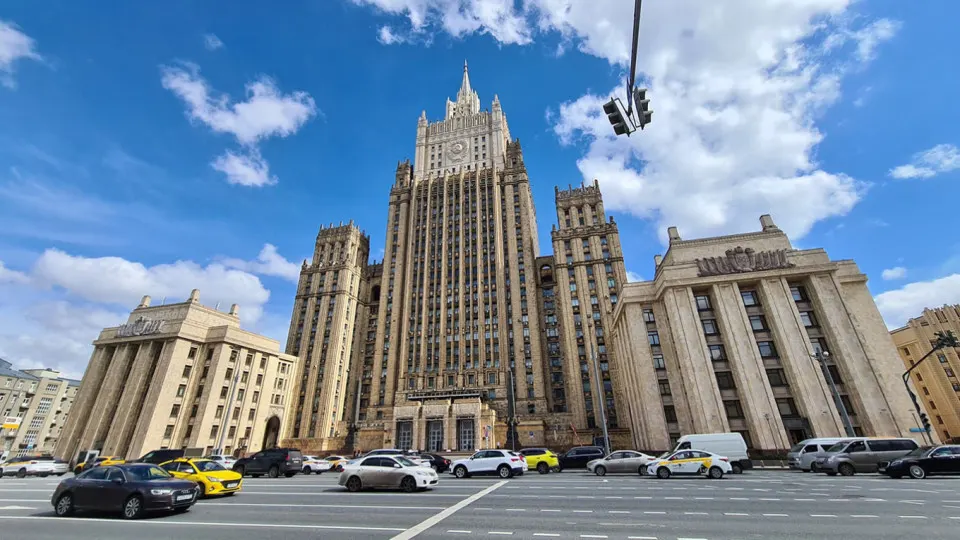 Заместитель министра иностранных дел заявил, что без устранения корневых причин кризиса никакой заморозки боевых действий не будет, а Киев продолжит эскалировать конфликт.