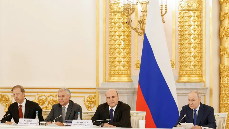 Путин призвал заранее готовиться к трудоустройству бойцов, вернувшихся после завершения боевых действий. Власти обсуждают меры занятости ветеранов по всей России.