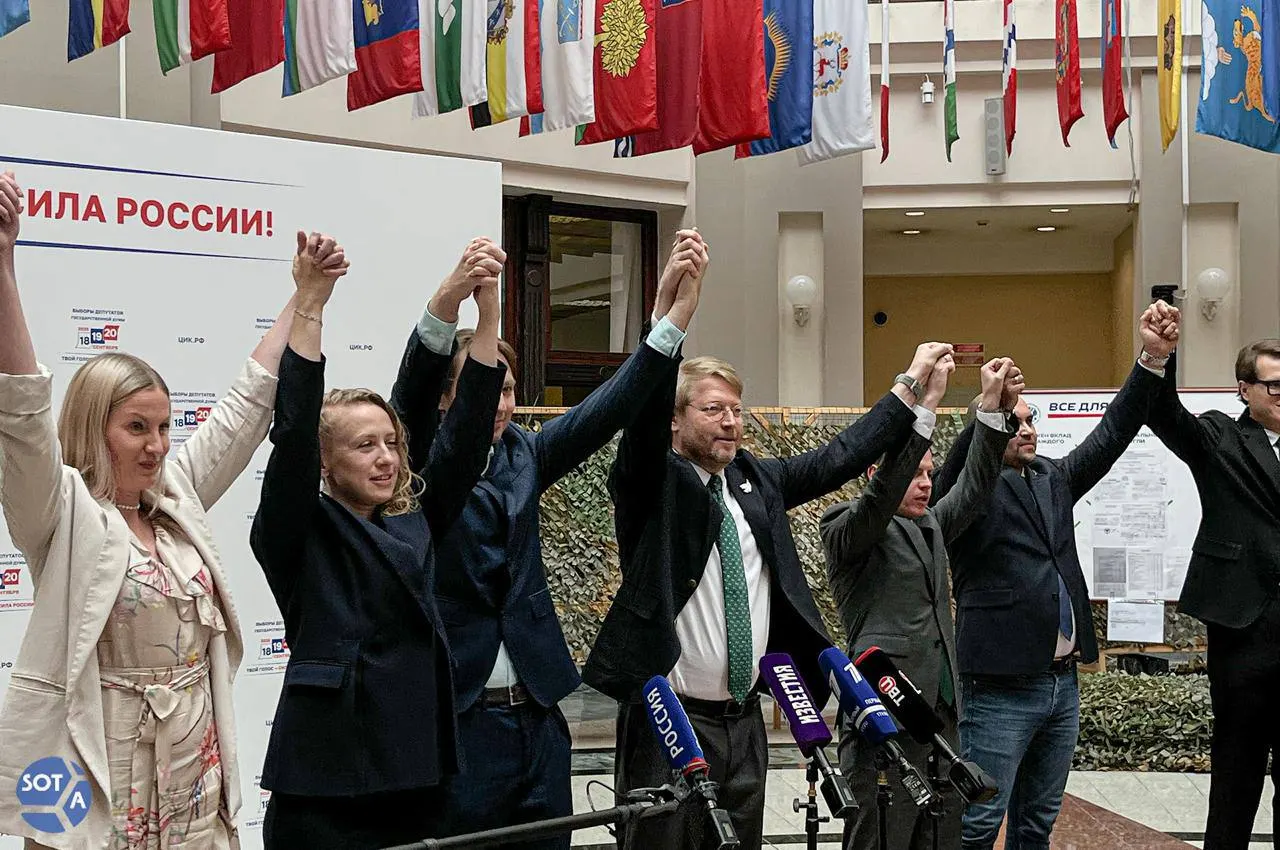 Российские оппозиционные деятели и активисты, проживающие за границей, запустили кампанию поддержки партии «Яблоко» перед парламентскими выборами в сентябре. Организаторы заявляют, что партия не связана с инициативой и выступает против войны.