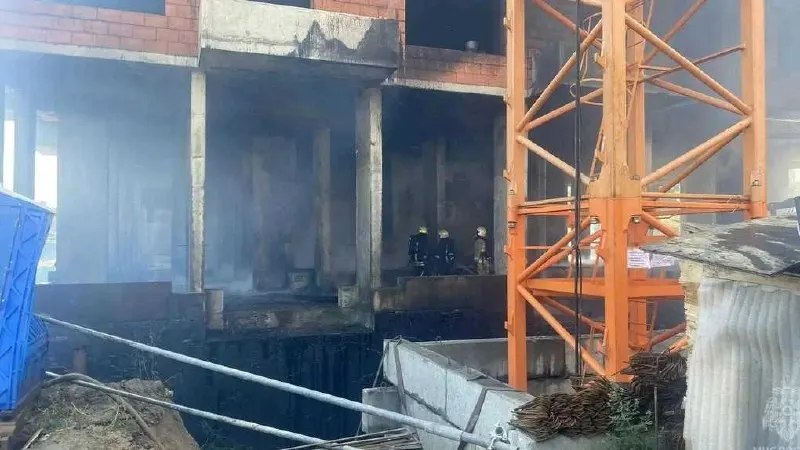 Два рабочих пострадали при пожаре на стройке 15 августа и были эвакуированы на лечение в Нижний Новгород. Один из них находится в тяжёлом состоянии и введён в медикаментозный сон, у другого — ожоги.