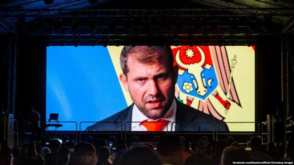 Расследование указывает на использование A7 сети подставных компаний и банков по всему миру для обхода санкций: Гонконг, ОАЭ и Китай упоминаются как ключевые узлы, через которые проходили крупные транзакции.