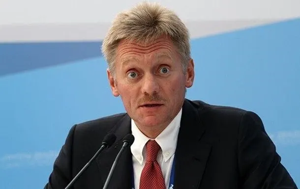 Пресс-секретарь заявил, что в РФ не принято ограничивать доступ журналистов, в то время как США ограничивают доступ к Белому дому.