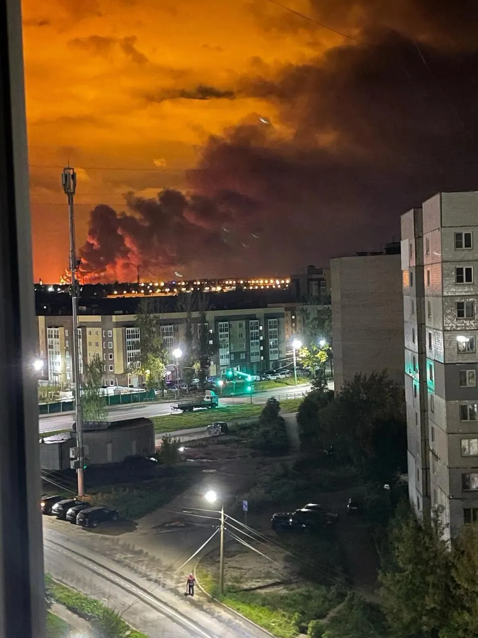 В ночь на 17 сентября БПЛА накрыли Ярославскую и Ростовскую области: повреждён НПЗ, часть Ростова лишилась электроэнергии; осмотр происшествий продолжается