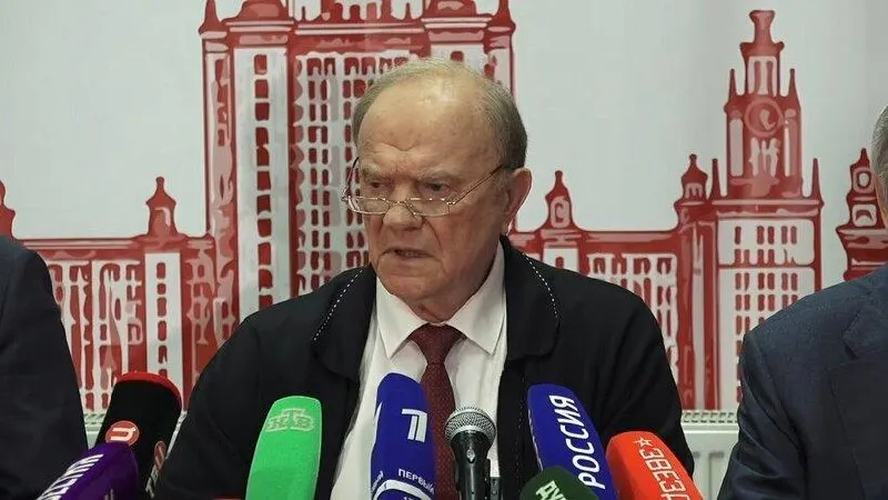 Лидер КПРФ призывает сменить курс, иначе экономика и общество столкнутся с тяжелыми последствиями.