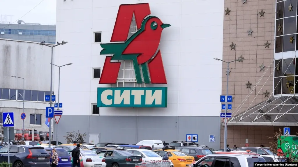 Москва передала под временное управление активы Nestlé и Ашана, аргументировав решение происхождением владельцев из недружелюбных стран и участием таких государств в военных действиях против России.