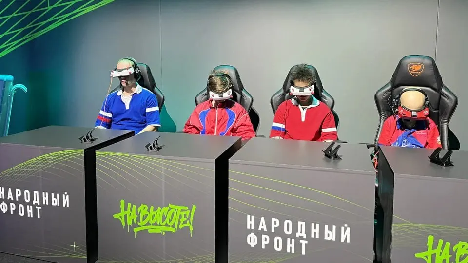В пилотном формате школьники и студенты начнут осваивать управление беспилотниками и сборку дронов в рамках государственной инициативы, нацеленой на развитие обороноспособности и технологической мощи страны.
