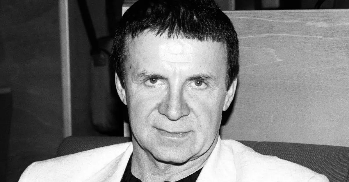 Известный телеведущий Анатолий Кашпировский скончался. Подробности уточняются.