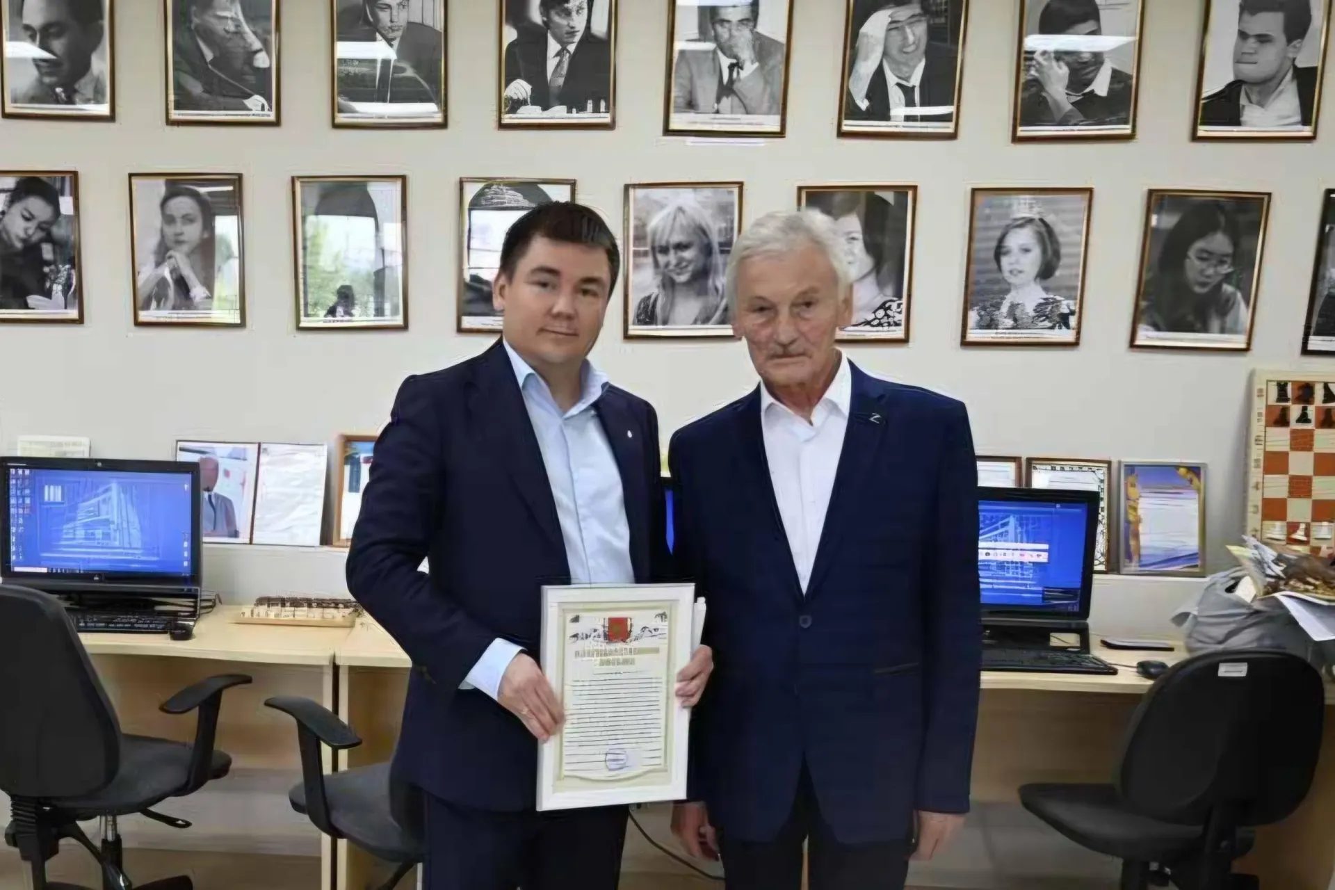 Сообщается о том, что помощник депутата Госдумы и его партнёры могли организовать схему по найму северокорейских рабочих на российские предприятия, обходя международные санкции.